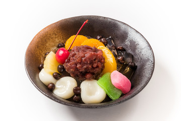 みつ豆　(Mitsumame)mixture of boiled beans, agar cubes