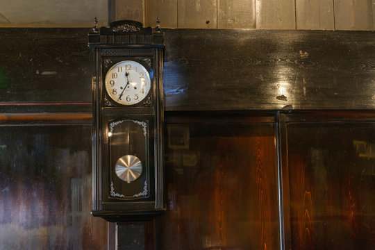 柱時計 のストック写真 ロイヤリティフリーの画像 ベクター イラスト Adobe Stock