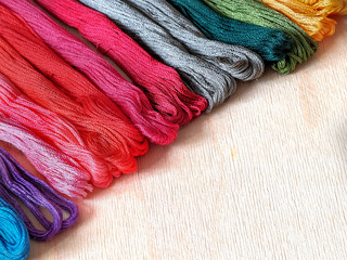 Set of multicolored thread moulinet