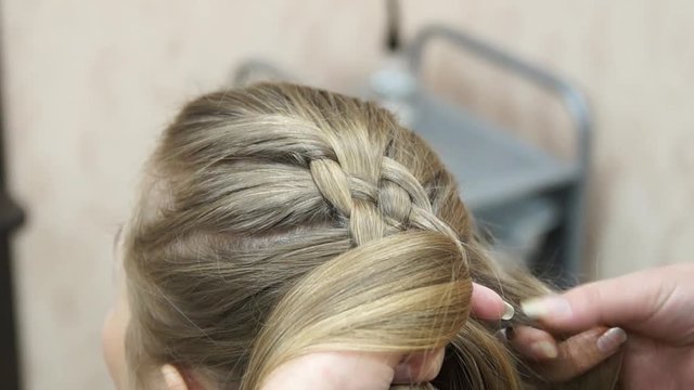 Master makes hairstyle girl. Hairstyling process
