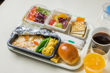 一般的な機内食 flight meal of the international economy