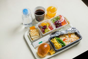 一般的な機内食 flight meal of the international economy