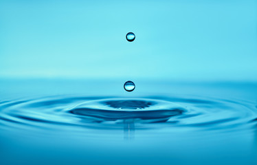 Drops falling in the water