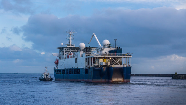 Research Survey Vessel With Pilot