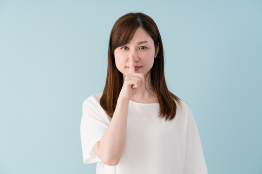 「内緒」の写真素材 | 23,717,520件の無料イラスト画像 | Adobe Stock