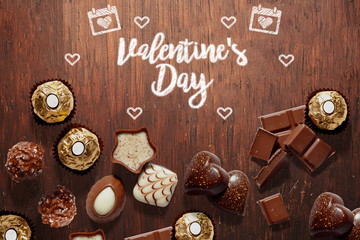 Fondo con chocolates para el día de San Valentín - 184540711