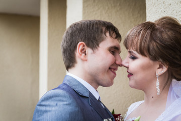 Bride and groom near the white columns