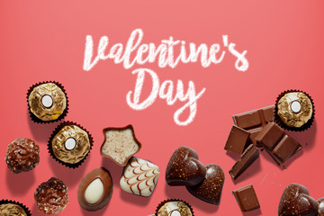 Fondo con chocolates para el día de San Valentín - 184541946