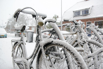 Fototapeta na wymiar Bicycles in the snow