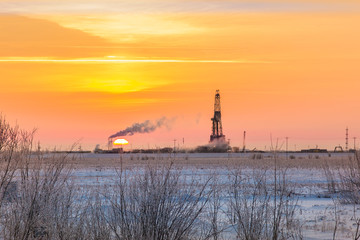 Fototapeta premium Sunset on the drilling