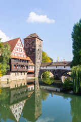 Fototapeta na wymiar Wasserspiegelung Weinstadel Nürnberg