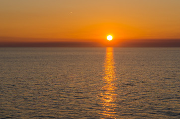 Fototapeta premium sonnenspur im meer