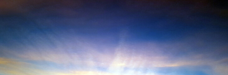 Nachthimmel in dunkelblau