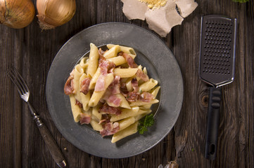 Pasta with cheese sauce and bacon