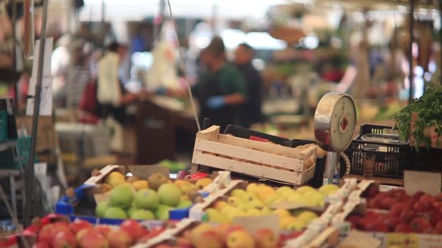 Roma, Italia. Mercato storico di Campo de' fiori. Sfocato