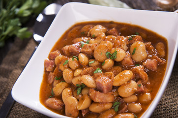 Baked beans in sauce