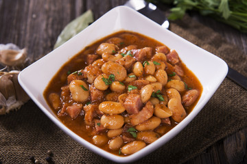 Baked beans in sauce