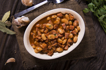Baked beans in sauce