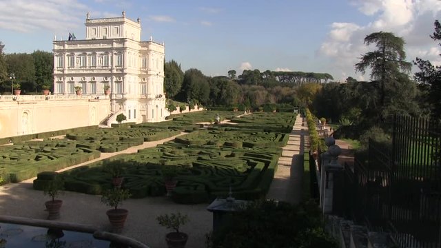 Roma, Italia. Villa Pamphili. Autunno. Casino Algardi, sede di rappresentanza del governo italiano