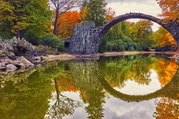 Zelfklevend Fotobehang Rakotzbrücke Rakotzbrücke im Herbst