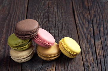 Classic mini macaroons