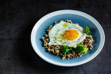 Quinoa, broccoli and egg bowl