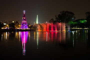 Fototapeta na wymiar Ibirapuera Park decorated for the holiday season.