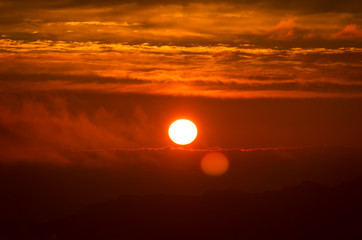 真っ赤な太陽