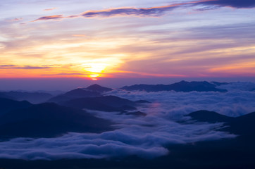 Fototapeta na wymiar 富士山六合目からの日の出