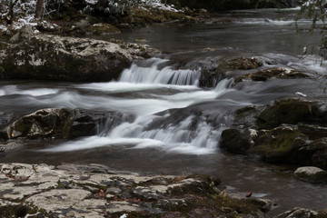 Obraz premium Mountain Stream through snow covered woods in Great Smoky Mountains National Park