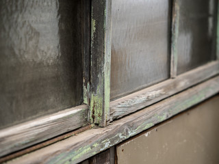 古い木製の窓枠