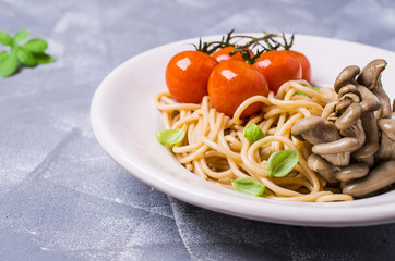 Brown pasta with vegetables