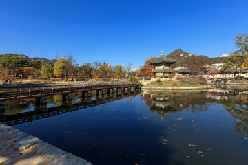 Fototapeta na wymiar the lake, korean royal palace, Gyeongbokgung, landscape