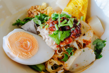 Noodles with egg yolk