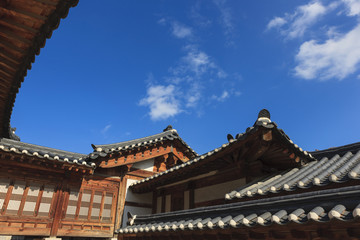 Fototapeta na wymiar the wood house in korean royal palace, Gyeongbokgung, landscape