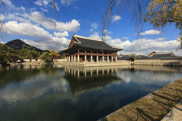 Naklejka premium korean royal palace, Gyeongbokgung, landscape