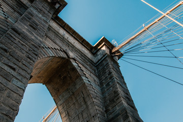 Naklejka premium Close-up z Brooklyn Bridge w Nowym Jorku