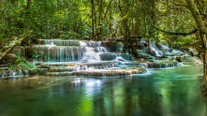 Fototapeta premium Beautiful waterfall Huai Mae Khamin Waterfall step 6, Srinakarin National Park, Kanchanaburi, Thailand.