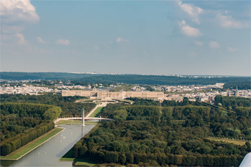 Vue aérienne du chateau de Versailles et du Grand Canal en France
