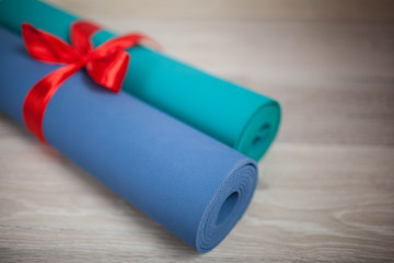 Two colored yoga Mat with a gift ribbon