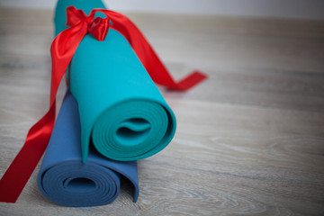 Two colored yoga Mat with a gift ribbon