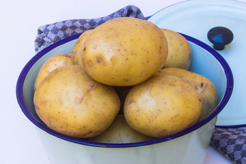 Kartoffeln kochen in einem Topf