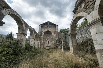 Fototapeta na wymiar Ruins of Santa Maria di Cartegnano (Abruzzi, Italy)