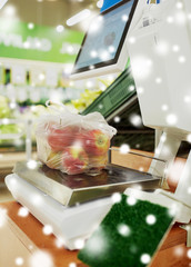 apples in plastic bag on scale at grocery store