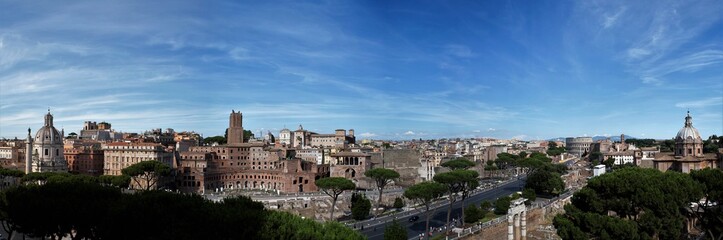 Fototapeta na wymiar Roma, Italia. Vista panoramica Foro Traiano dall'alto. 