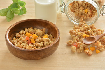 グラノーラ　牛乳
