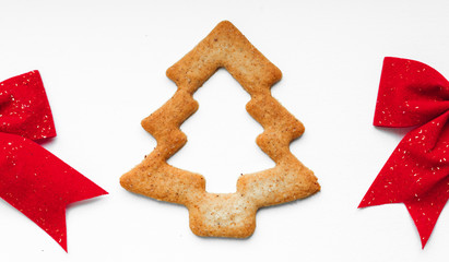 Cookies in the shape of a Christmas tree with red bow
