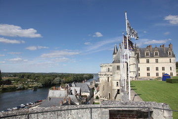 Vue sur La Loire: château d'Amboise.