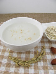 Reis Mandel Drink mit Haferflocken