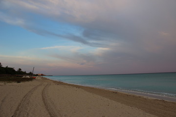 plage exotique fin de soirée